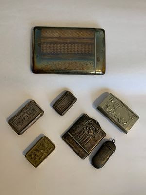 a lot of small metal objects that are on a table