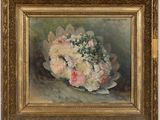 tableau représentant un bouquet de fleurs dans un cadre doré posé sur une table