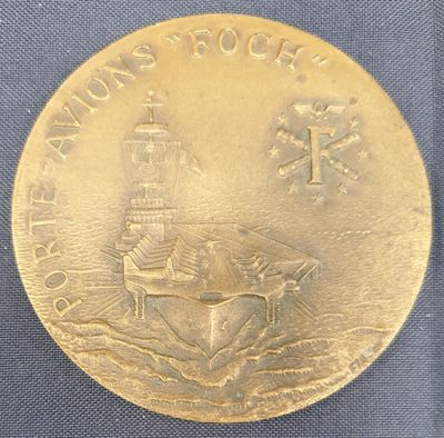 une image représentant une pièce d'or sur laquelle figure un phare