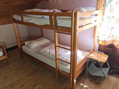 A32 : Lot de mobilier de chambre comprenant 11 lits superpos…