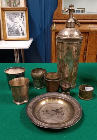 Métal argenté : 4 timbales, 2 ronds de serviette, une coupelle, u