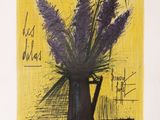 tableau représentant un vase de fleurs posé sur une table, sur fond jaune