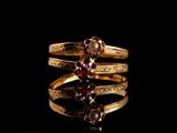 une image représentant une bague en or ornée d'un rubis au centre