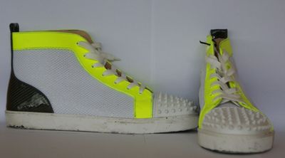 1 paire de baskets LOUBOUTIN blanche et jaune fluo T 46 - sc…