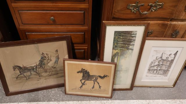 Lot de 4 cadres gravure, estampes et divers