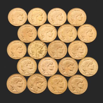 un tas de pièces d'or sur lesquelles sont représentés des visages