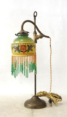 an image of a lamp that is sitting on a table