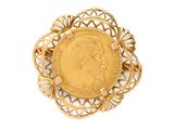 l'image d'une pièce d'or sertie dans une bague en filigrane