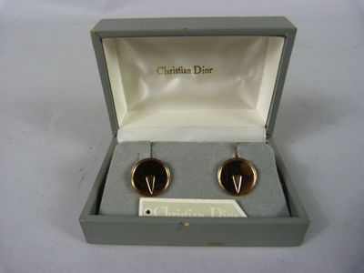 CHRISTIAN DIOR - Paire de boutons de manchettes en métal dor…