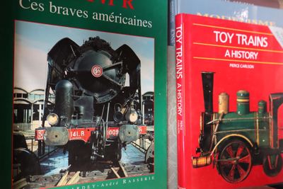 Manette d'env. 19 volumes sur les trains et les chemins de f…