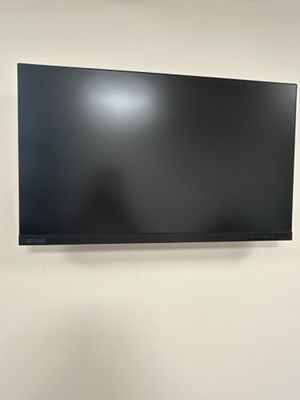 une photo d'un téléviseur à écran plat fixé au mur