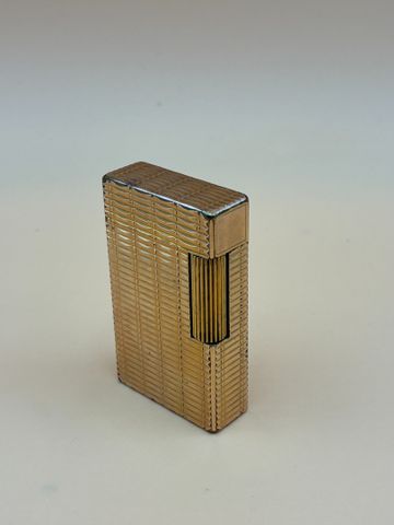 DUPONT : briquet en métal doré numéroté 604200