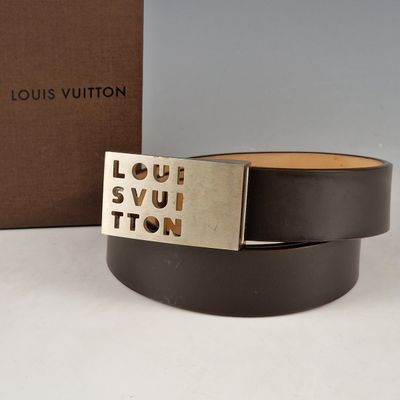 Ceinture Louis Vuitton en cuir noir avec boucle dorée