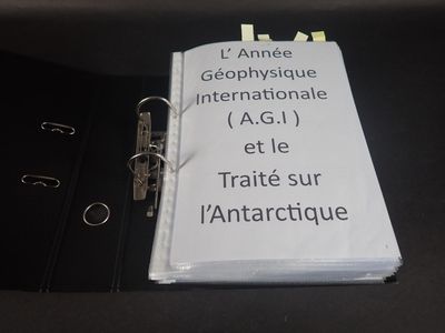 1 gros classeur de plus de 175 lettres et cartes sur L'AGI (…