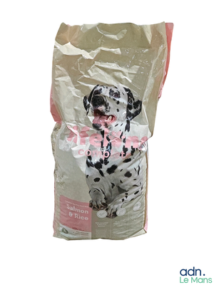 un sac de croquettes pour chien sur lequel figure un dalmatien