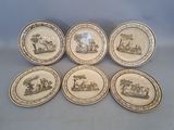 six assiettes marron et blanches ornées de motifs noirs et blancs
