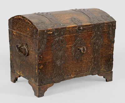 Kleine Barock-Runddeckeltruhe Eichenholz. Un corps plus gran…