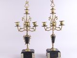 paire de candélabres anciens en laiton avec des socles en marbre noir