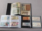 tout un tas de billets de banque de différents types posés sur une table