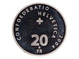 une pièce de monnaie sur laquelle figure une croix sur fond blanc