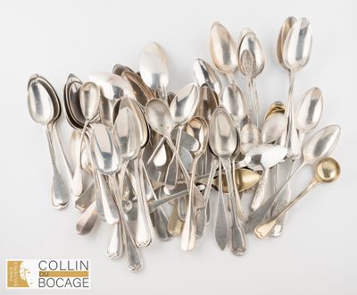 Un fort lot de petites cuillères, cuillères à œufs et louche… - Photo 1