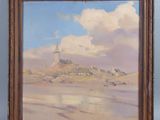 une peinture à l'huile représentant une scène de plage avec un phare au loin