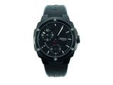 une montre noire avec un cadran noir sur fond blanc