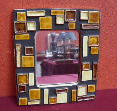 a picture of a picture of a mirror on a table