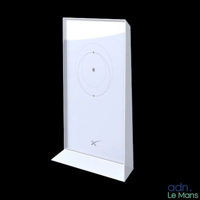 une image représentant un appareil électronique blanc sur fond noir