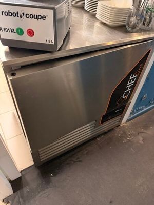 a small machine that is sitting on top of a counter
