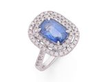 une bague en saphir bleu et diamant