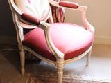 a chair that is sitting in the corner of a room