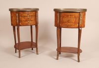 Paire de table d'appoint de forme rognon, en bois de placage… (photo 2)