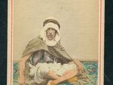 une vieille photo d'un homme avec un bandage sur la tête