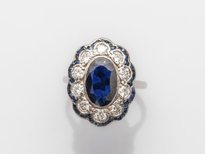 Bague ovale en saphir et diamant