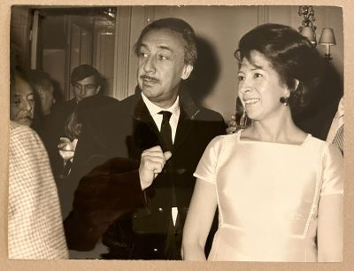 Photographe inconnu. Romain Gary et Bruna de Beauregard au F…