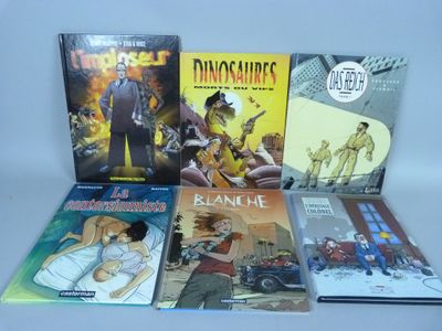 beaucoup de livres sur la table