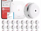 une image représentant un système de sécurité domestique connecté, avec un téléphone à côté