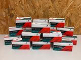 plusieurs paquets de cigarettes posés sur une table devant un mur en bois