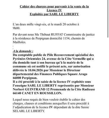 un gros plan sur du texte sur fond blanc, accompagné d'une image en noir et blanc