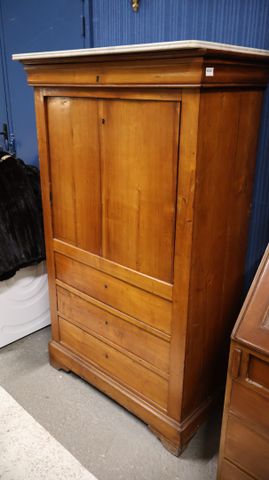 Secrétaire de style Louis Philippe ouvrant à un abattant (fendu) ...