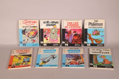 plusieurs livres sont alignés sur une table