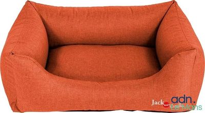 un panier pour chien orange avec un grand coussin dessus