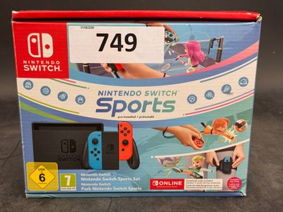 Console Nintendo Switch Sports avec 2 jeux et des accessoires inclus dans la boîte