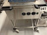 une photo d'une friteuse à gaz professionnelle dans un magasin