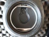 un gros plan sur un microphone dans un étui rigide