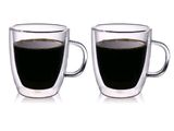 deux tasses de café posées l'une à côté de l'autre sur une table