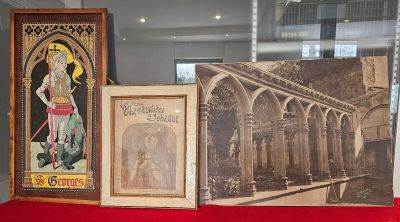 261 / K3 / Lot comprenant : une photo de cloître tirag…