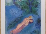 une image représentant un tableau où l'on voit une femme allongée par terre près d'un arbre