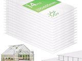 une pile de bacs de serre en plastique transparent portant un logo
